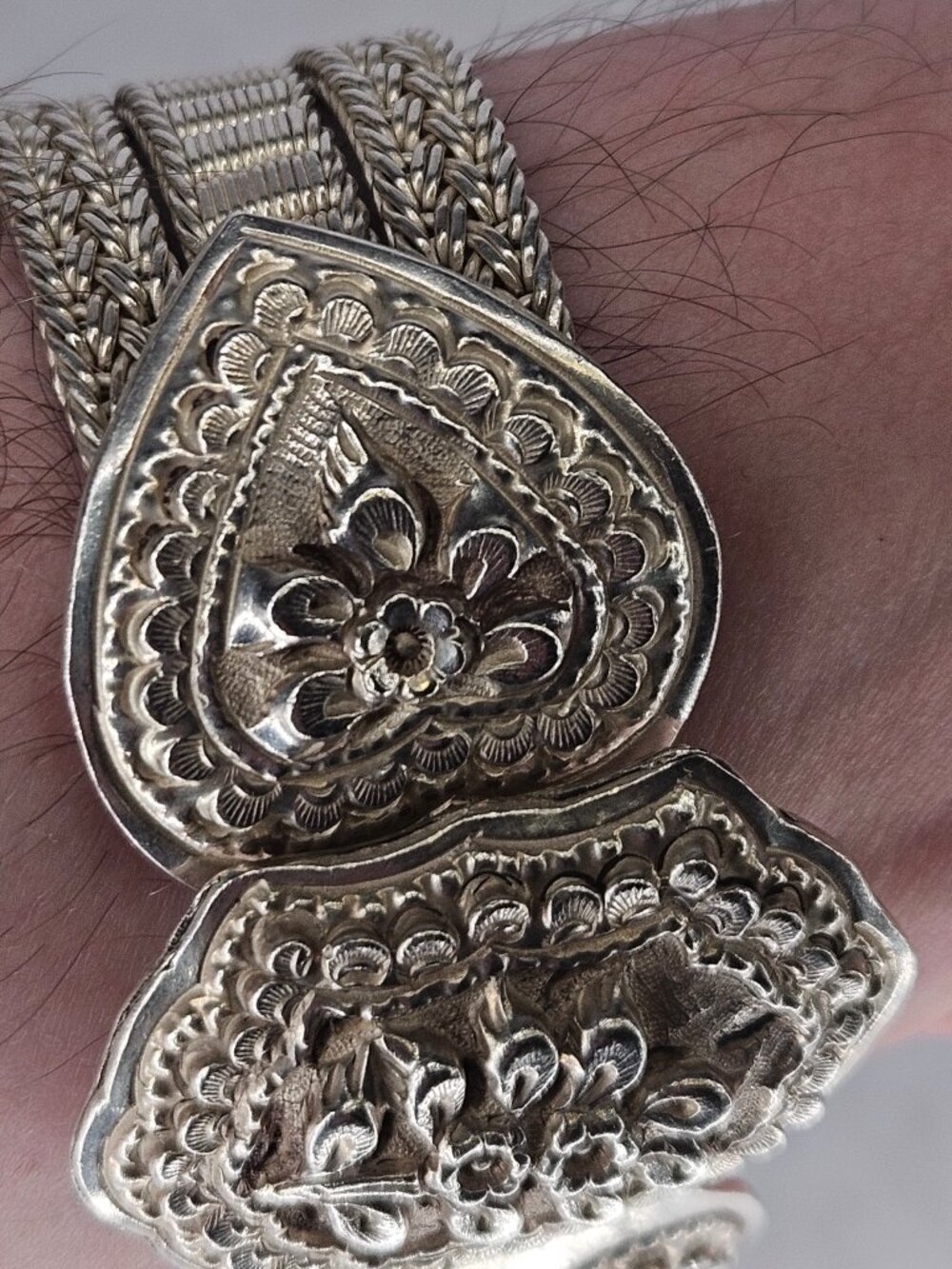 Vintage 900 Silver Flower Heart Shaped Crests Portrait Bracelet Cuff 7 inches - Picture 7 of 13